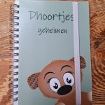 Dhoortjes geheimenboekje wit